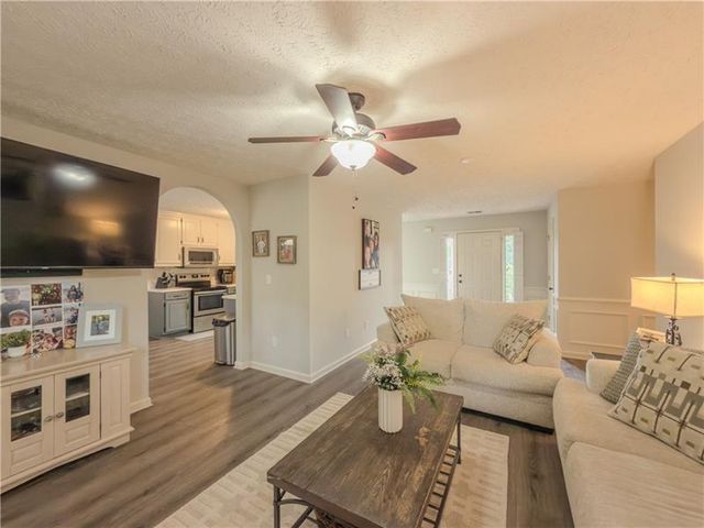 2990 Hampton Valley Drive, Loganville, GA 30052