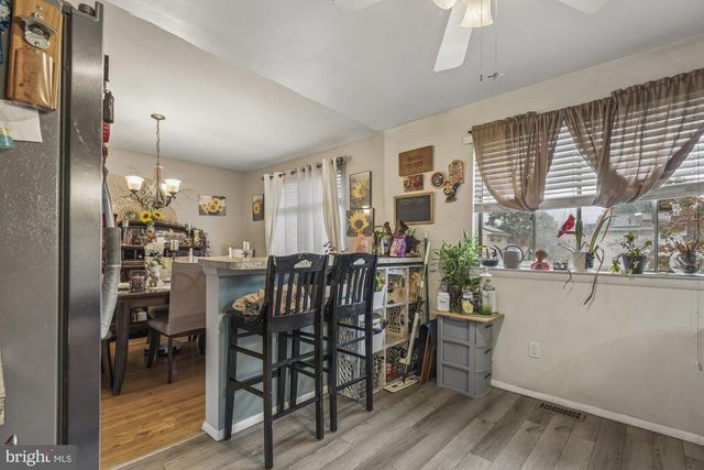 2 WALNUT DR, Burlington, NJ 08016