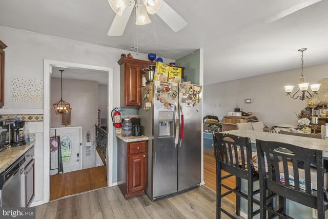 2 WALNUT DR, Burlington, NJ 08016