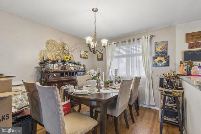 2 WALNUT DR, Burlington, NJ 08016