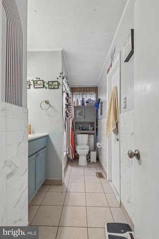 2 WALNUT DR, Burlington, NJ 08016