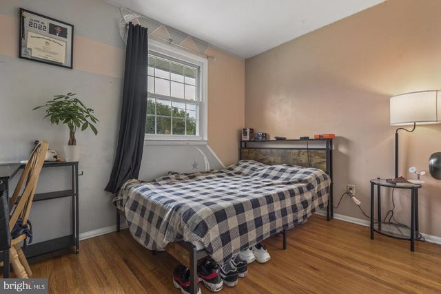 2 WALNUT DR, Burlington, NJ 08016