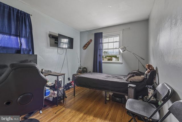 2 WALNUT DR, Burlington, NJ 08016