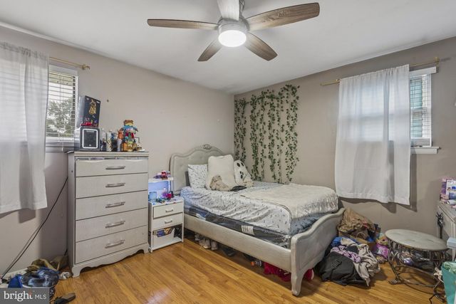 2 WALNUT DR, Burlington, NJ 08016