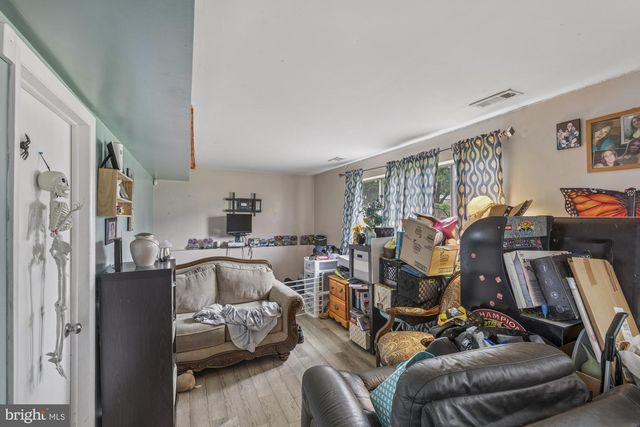 2 WALNUT DR, Burlington, NJ 08016