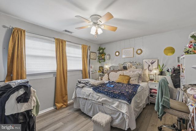 2 WALNUT DR, Burlington, NJ 08016