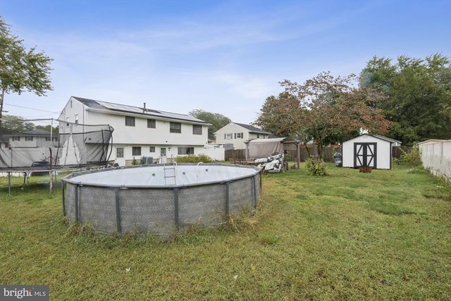 2 WALNUT DR, Burlington, NJ 08016