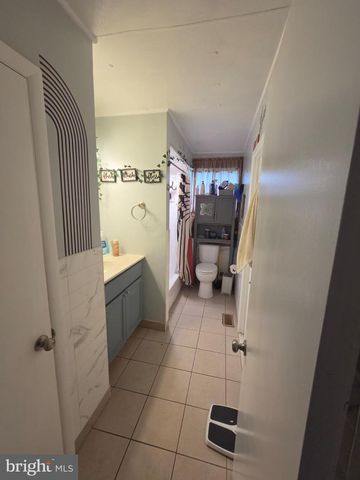 2 WALNUT DR, Burlington, NJ 08016