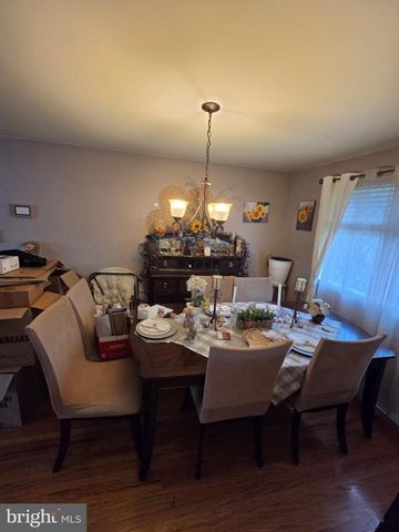 2 WALNUT DR, Burlington, NJ 08016