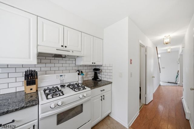 28 Village Dr, Hamburg Boro, NJ 07419