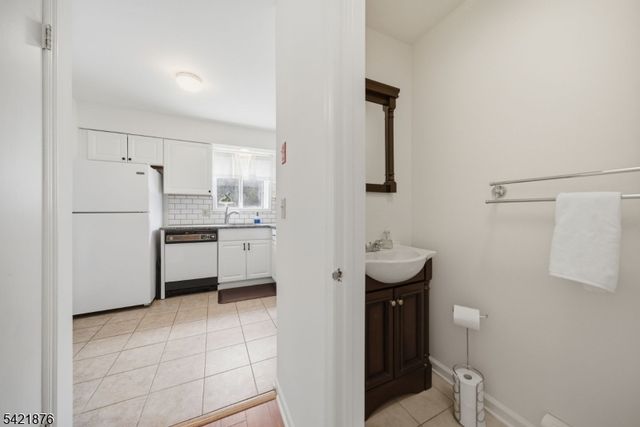 28 Village Dr, Hamburg Boro, NJ 07419