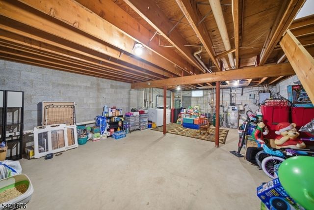 28 Village Dr, Hamburg Boro, NJ 07419