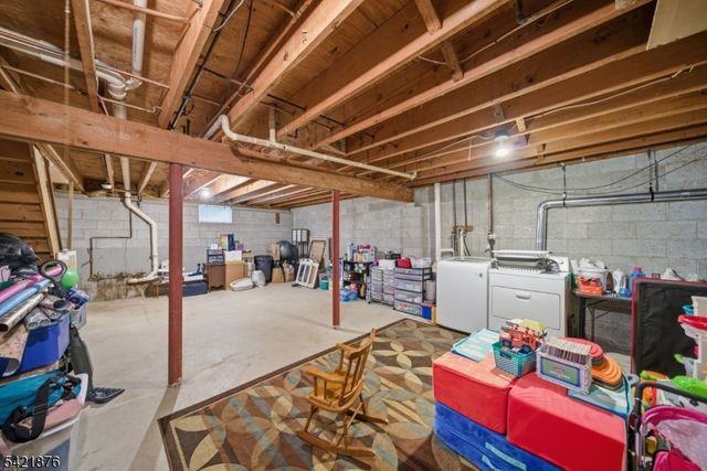 28 Village Dr, Hamburg Boro, NJ 07419