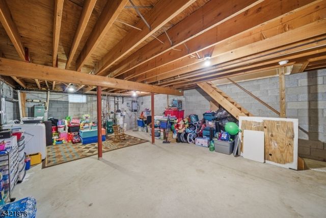 28 Village Dr, Hamburg Boro, NJ 07419