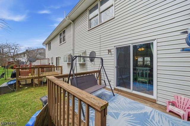 28 Village Dr, Hamburg Boro, NJ 07419