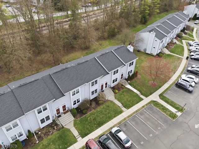 28 Village Dr, Hamburg Boro, NJ 07419