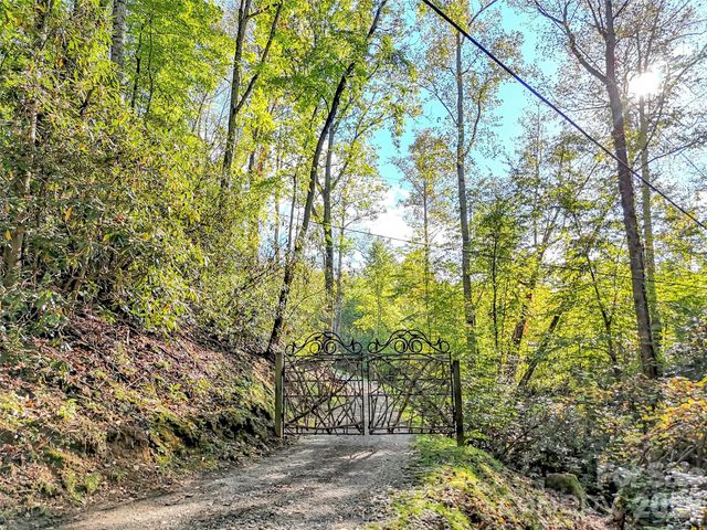 535 Hemlock Loop, Maggie Valley, NC 28751