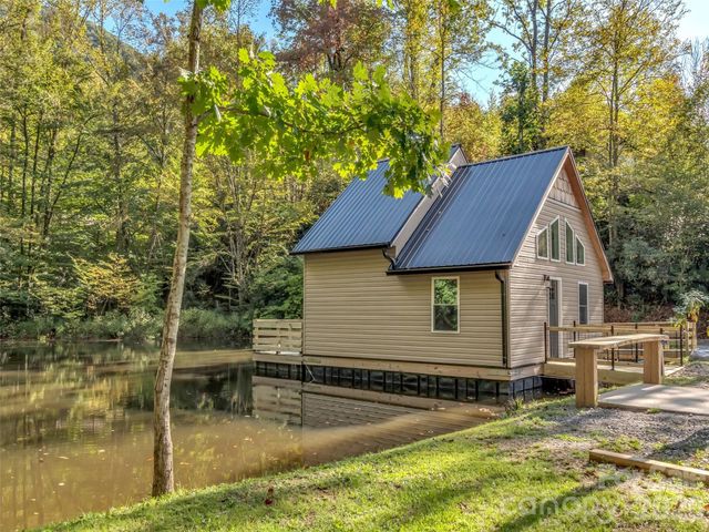 535 Hemlock Loop, Maggie Valley, NC 28751