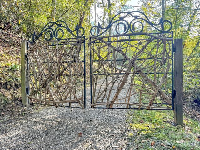 535 Hemlock Loop, Maggie Valley, NC 28751