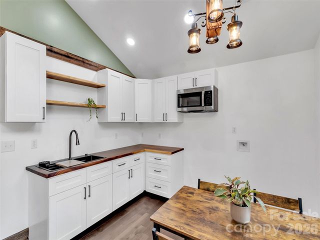 535 Hemlock Loop, Maggie Valley, NC 28751