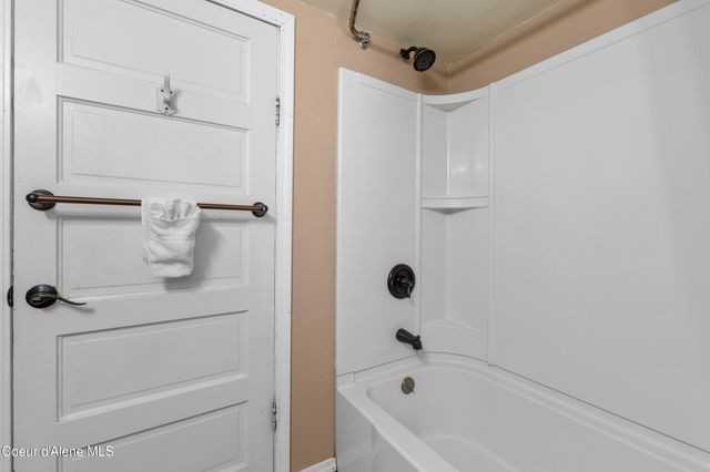 606 N 4th Ave, Sandpoint, ID 83864