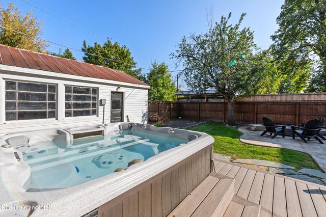 606 N 4th Ave, Sandpoint, ID 83864
