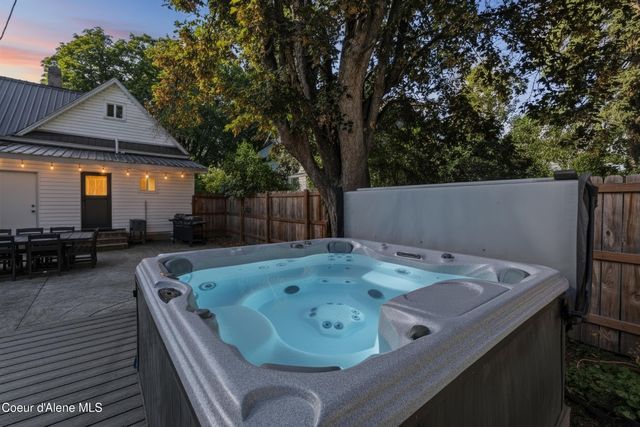 606 N 4th Ave, Sandpoint, ID 83864