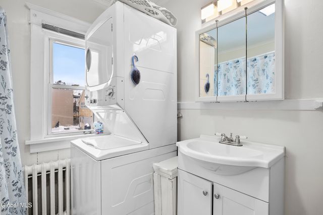 25 Chestnut Street, Cohoes, NY 12047