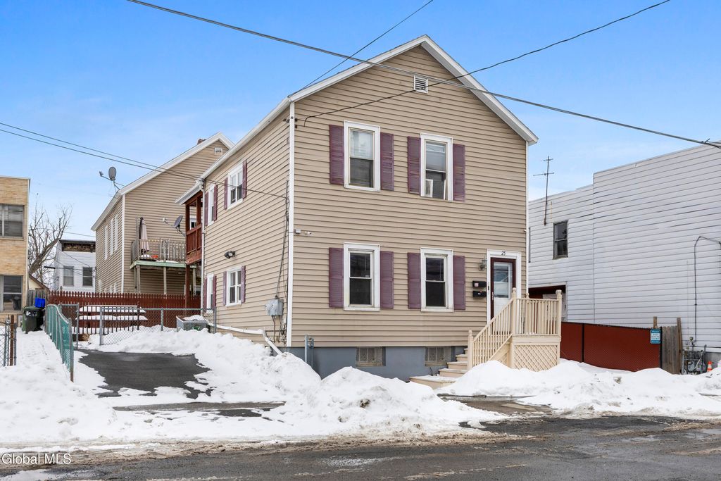 25 Chestnut Street, Cohoes, NY 12047
