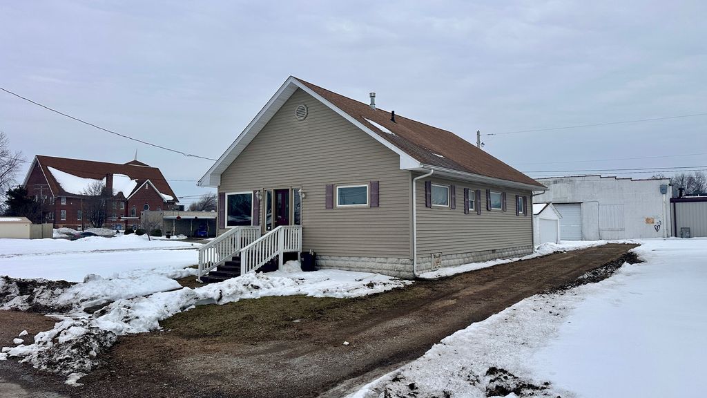 504 W Poplar Street, West Frankfort, IL 62896