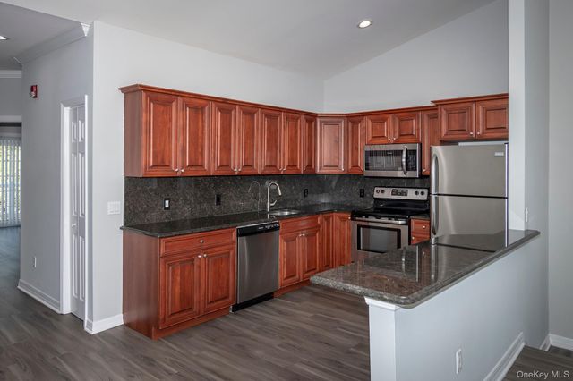 216 Center Court 216, Medford, NY 11763