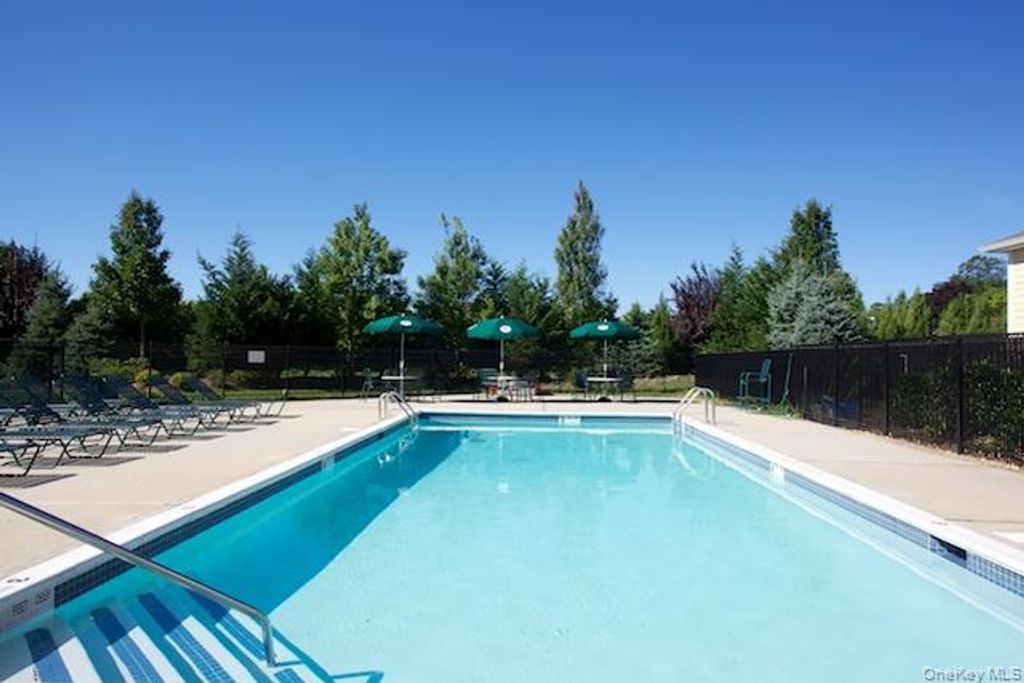 216 Center Court 216, Medford, NY 11763