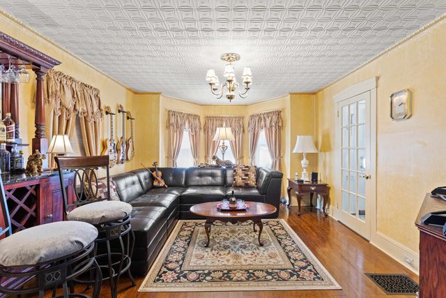 14 Cottage Street, Nashua, NH 03060