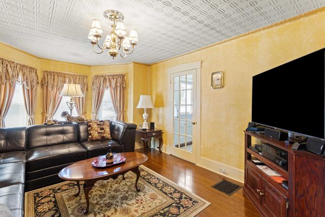 14 Cottage Street, Nashua, NH 03060