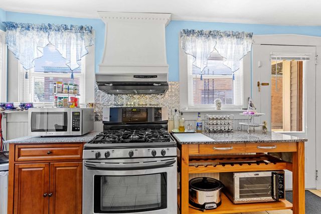 14 Cottage Street, Nashua, NH 03060