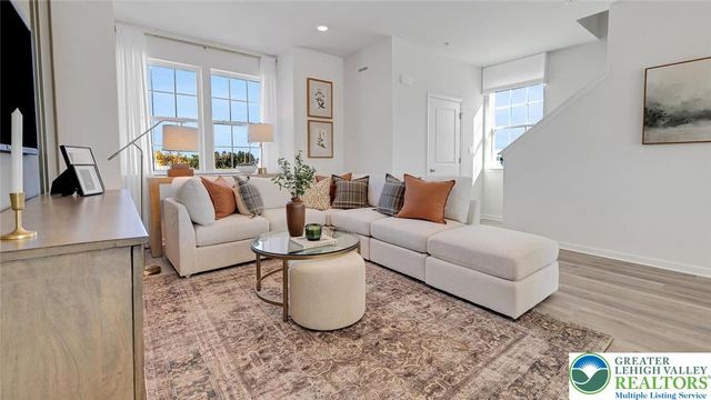 8214 Alexander Court, Upper Macungie Twp, PA 18031