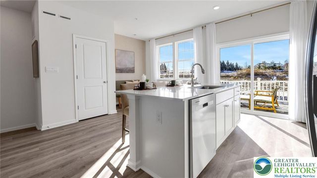 8214 Alexander Court, Upper Macungie Twp, PA 18031