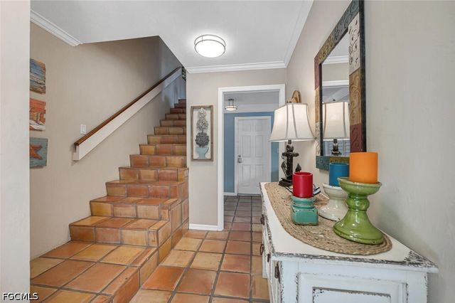 995 9th AVE S 6, Naples, FL 34102