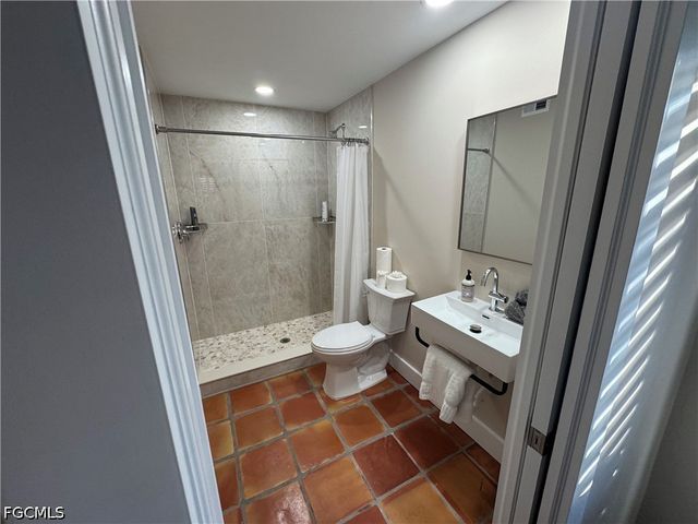 995 9th AVE S 6, Naples, FL 34102