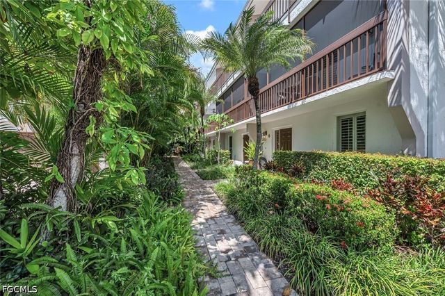995 9th AVE S 6, Naples, FL 34102