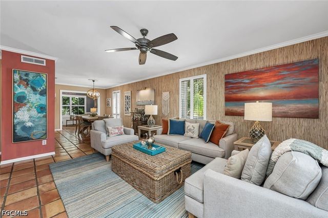 995 9th AVE S 6, Naples, FL 34102
