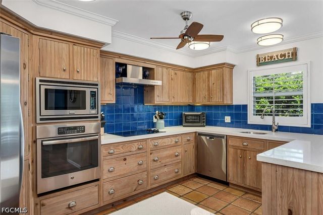 995 9th AVE S 6, Naples, FL 34102