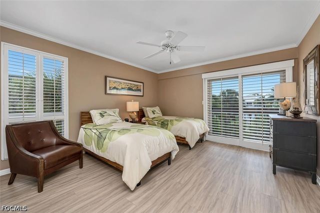 995 9th AVE S 6, Naples, FL 34102