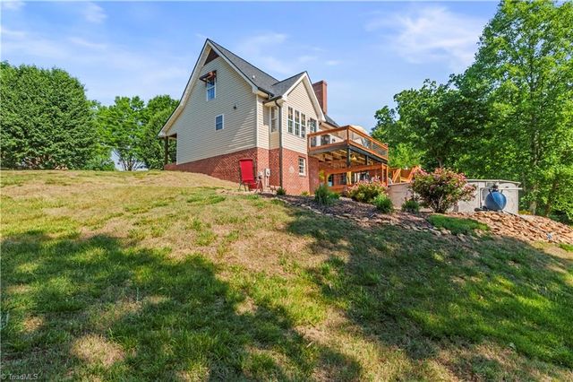 1125 Briarwood Drive, Walnut Cove, NC 27052