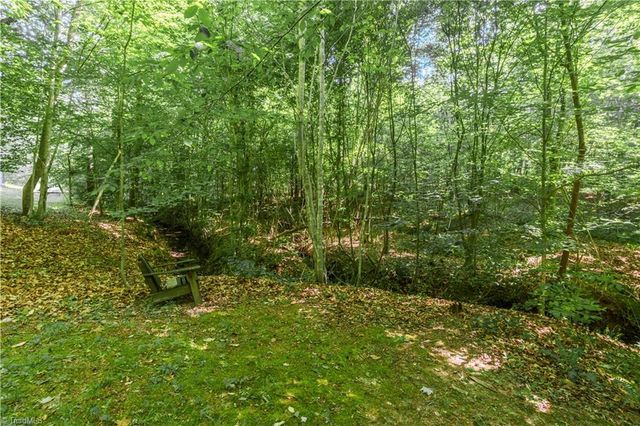 1125 Briarwood Drive, Walnut Cove, NC 27052