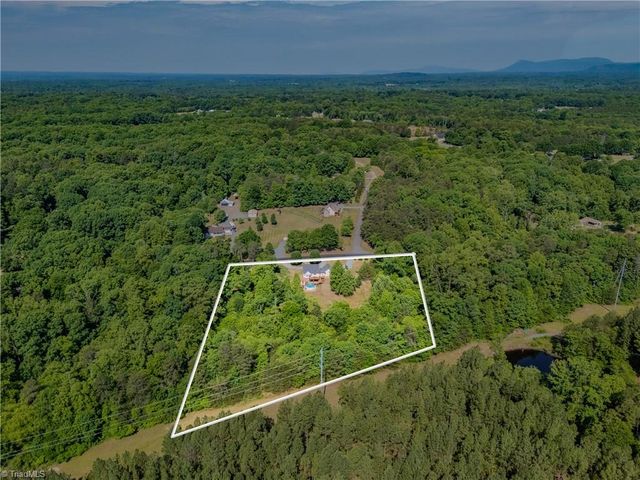 1125 Briarwood Drive, Walnut Cove, NC 27052