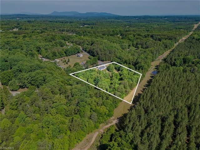 1125 Briarwood Drive, Walnut Cove, NC 27052