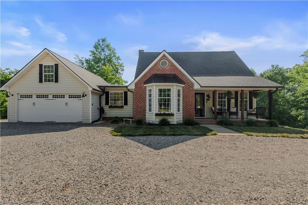 1125 Briarwood Drive, Walnut Cove, NC 27052
