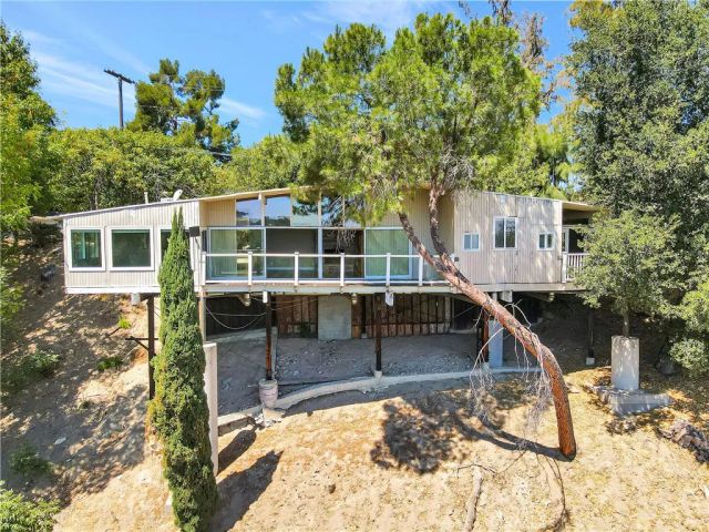 5102 Medina Road, Woodland Hills, CA 91364