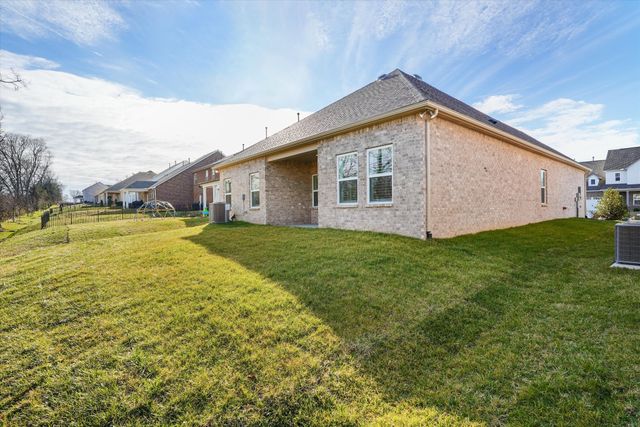 492 Triple Crown Cir, Gallatin, TN 37066